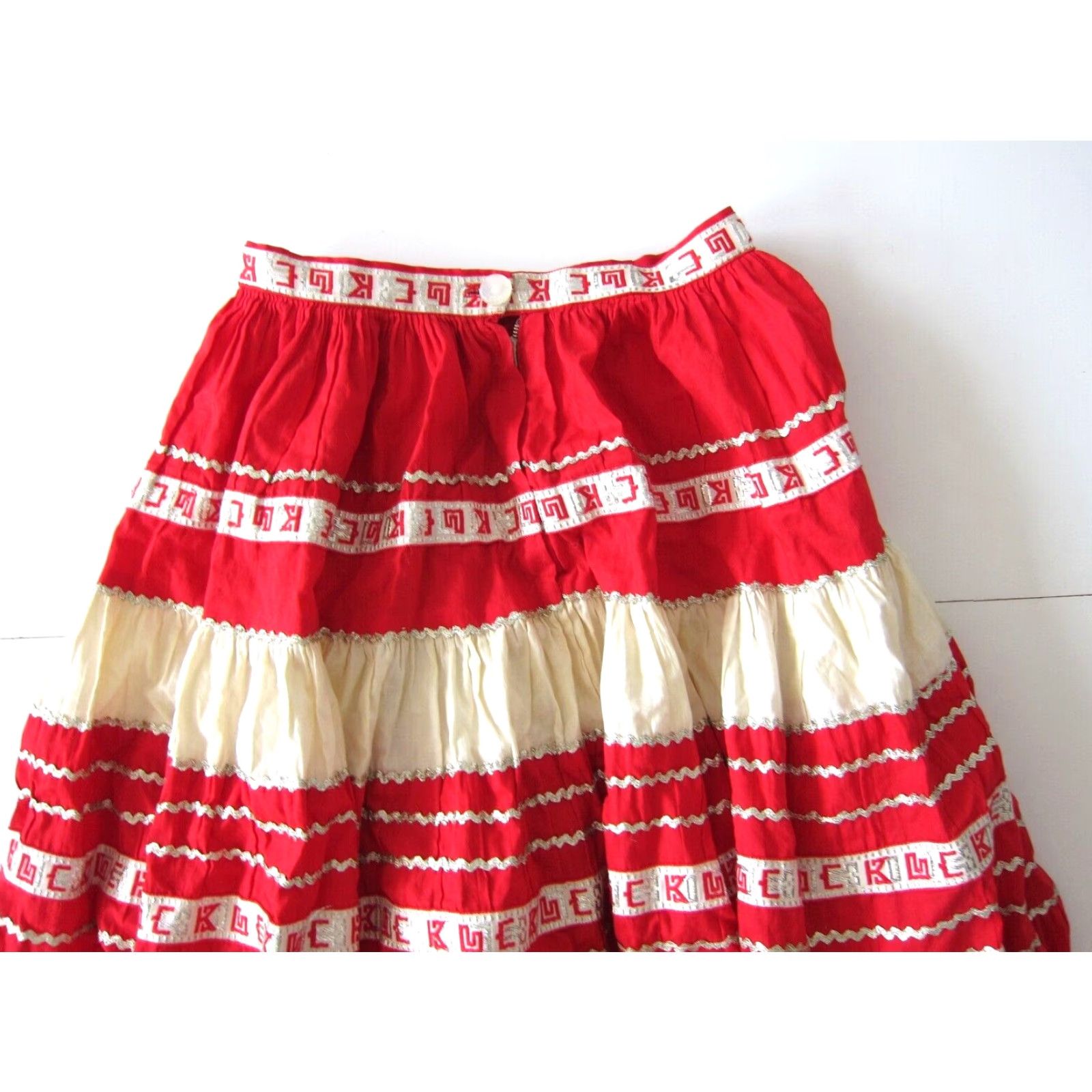 DANCER VINTAGE Handmade Red Ivory Cotton Embroidered Pettiskirt Square Dance XS Skirt Womens Vintage Cowboy Western Size 26" / US 2 / IT 38 - 4 Thumbnail
