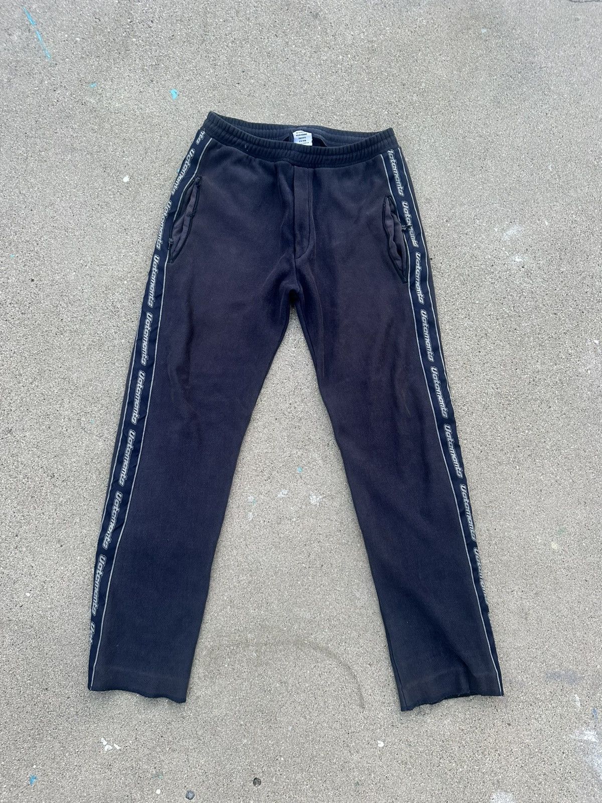 Vetements Vetements logo tape Sweatpants Size US 30 / EU 46 - 1 Thumbnail