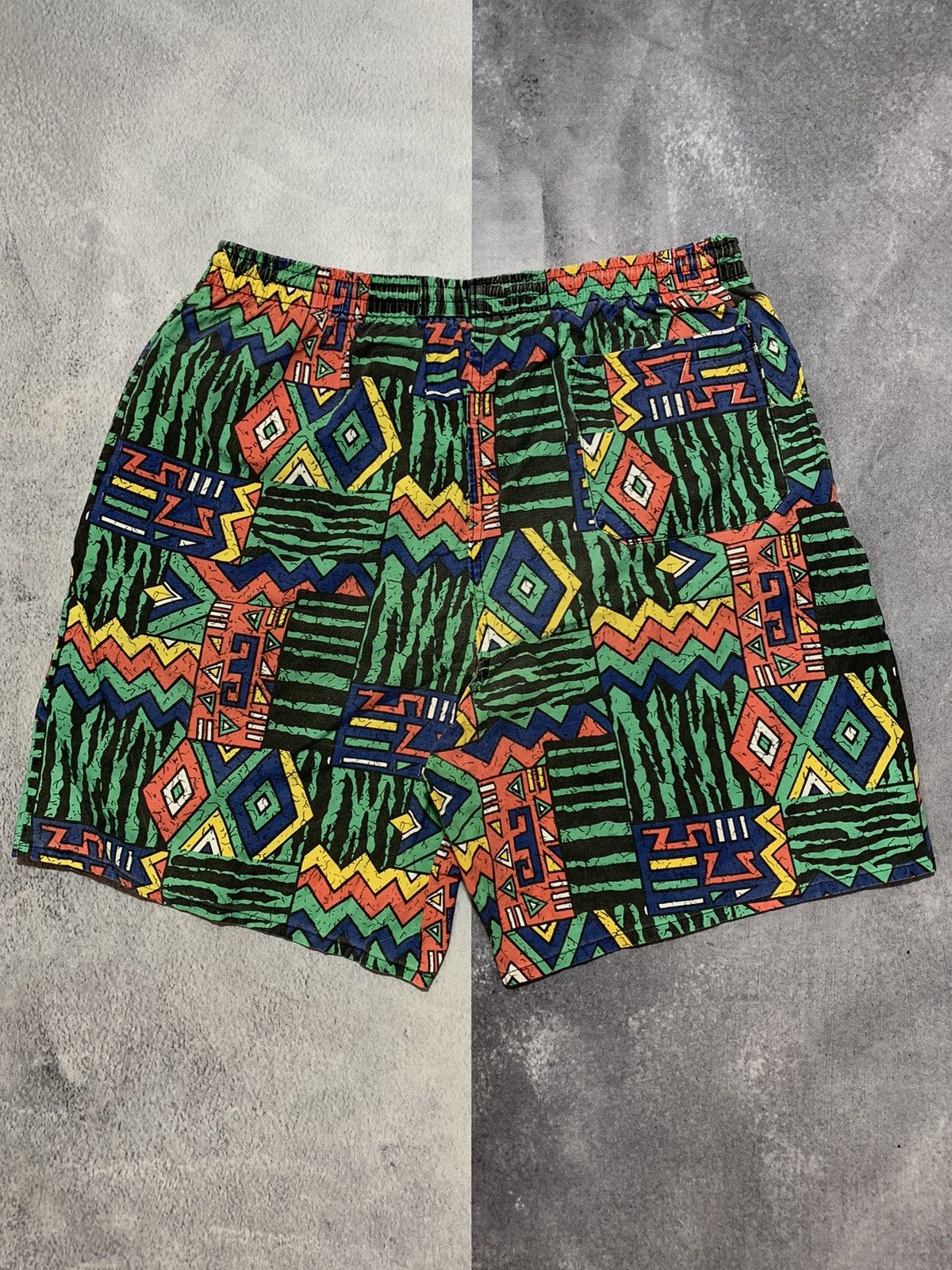 Vintage Vintage 90s art shorts streetwear Hawaiian style size L Size US 36 / EU 52 - 6 Thumbnail