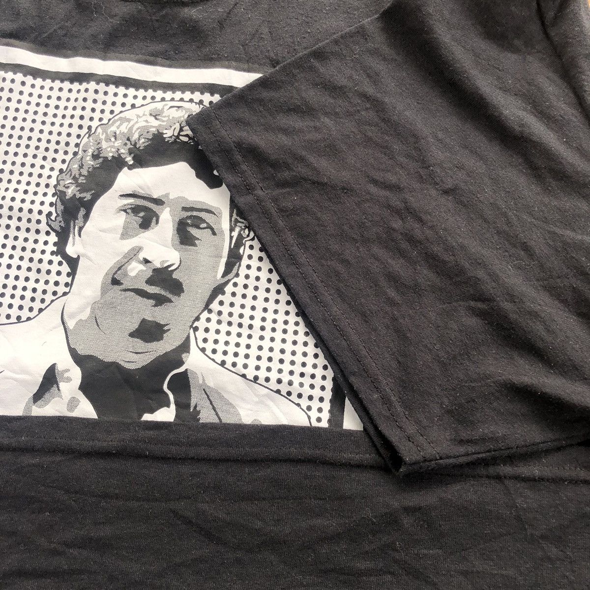 Japanese Brand Thrashed Faded Pablo Escobar PLUG Rare Shirt Size US XL / EU 56 / 4 - 8 Thumbnail
