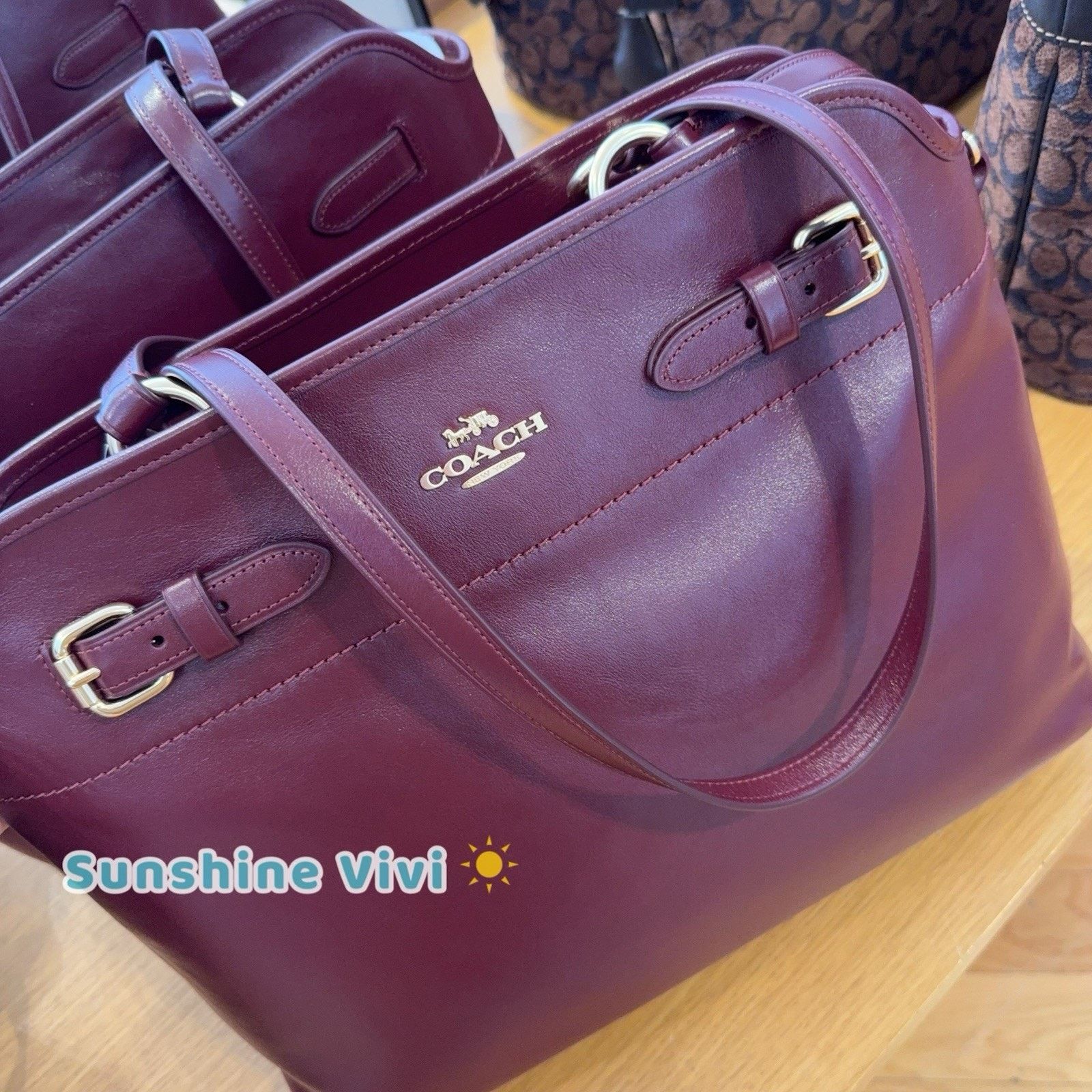 Coach NWT Coach Easton Tote Bag CCZ07 Shiny leather Dark Wine Size ONE SIZE - 2 Thumbnail