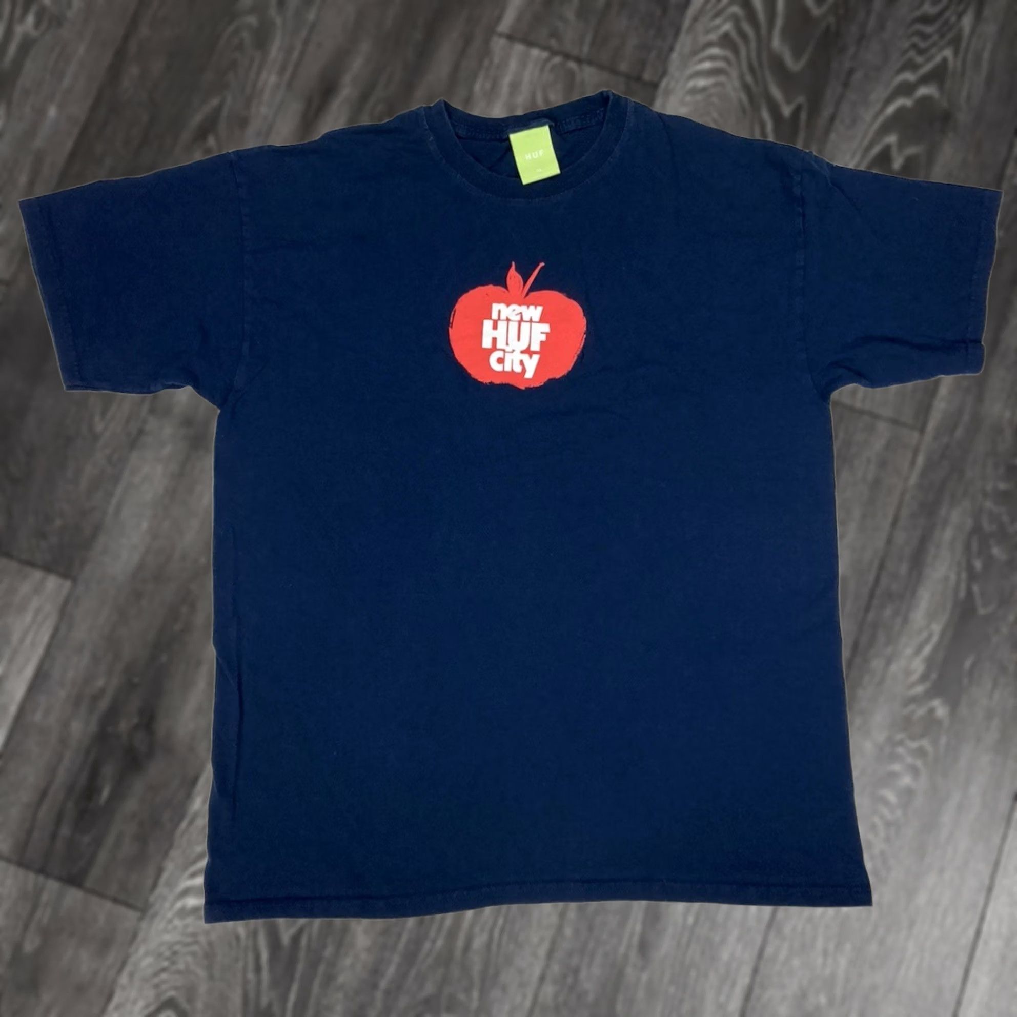 Huf HUF New York City Apple Graphic T-shirt Men XL Blue Short Sleeve Size US XL / EU 56 / 4 - 1 Thumbnail