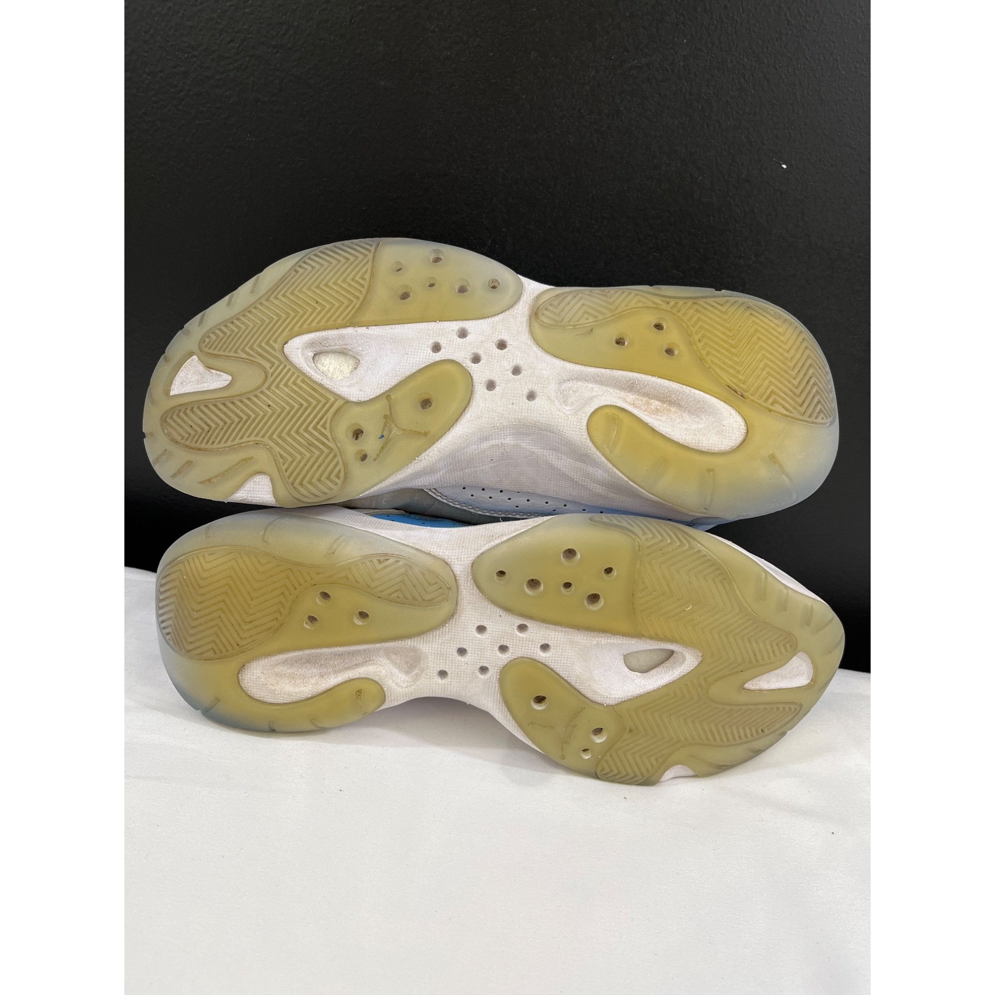 Jordan Brand Air Jordan 11 CMFT Low Men's White Low Top Sneakers Size 7.5 Size US 7.5 / EU 40-41 - 3 Thumbnail