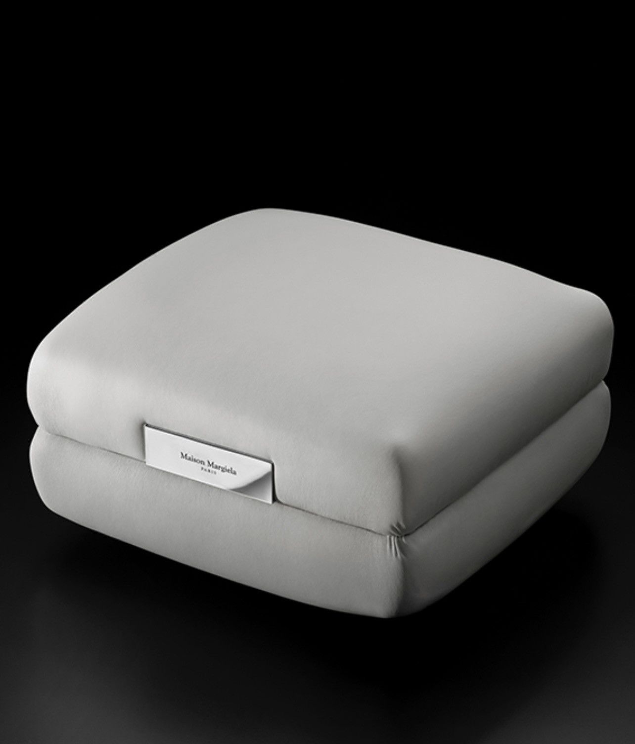 Maison Margiela ⛄️ Rare! Maison Margiela Galm Slam Pillow Jewelry Storage Box Size ONE SIZE - 1 Thumbnail