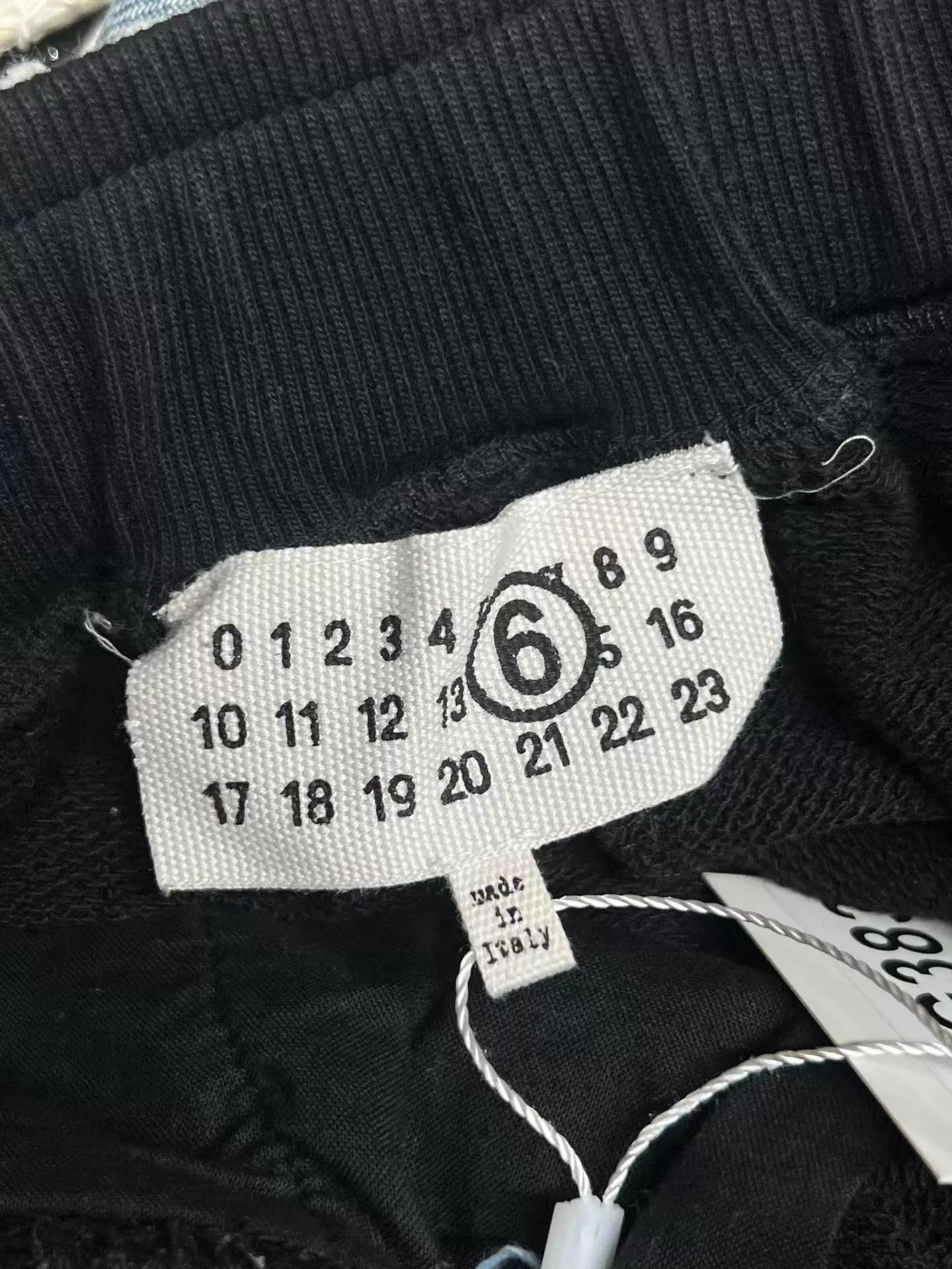 MM6 MM6 Maison Margiela color blocked short XXS Size 24" / US 00 / IT 34 - 7 Thumbnail