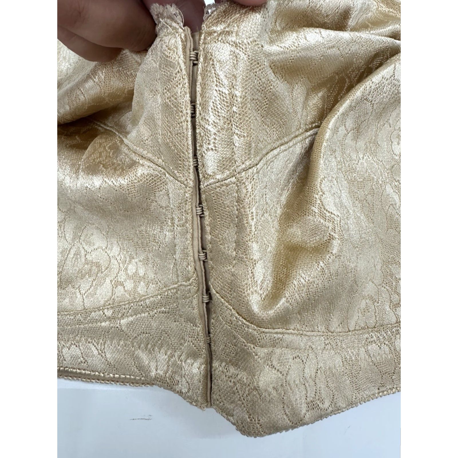 Vintage Breezies Bra 44D Tan Front Closure Posture Wireless NWT Womens Bra Size 44D A347328 Size ONE SIZE - 2 Thumbnail