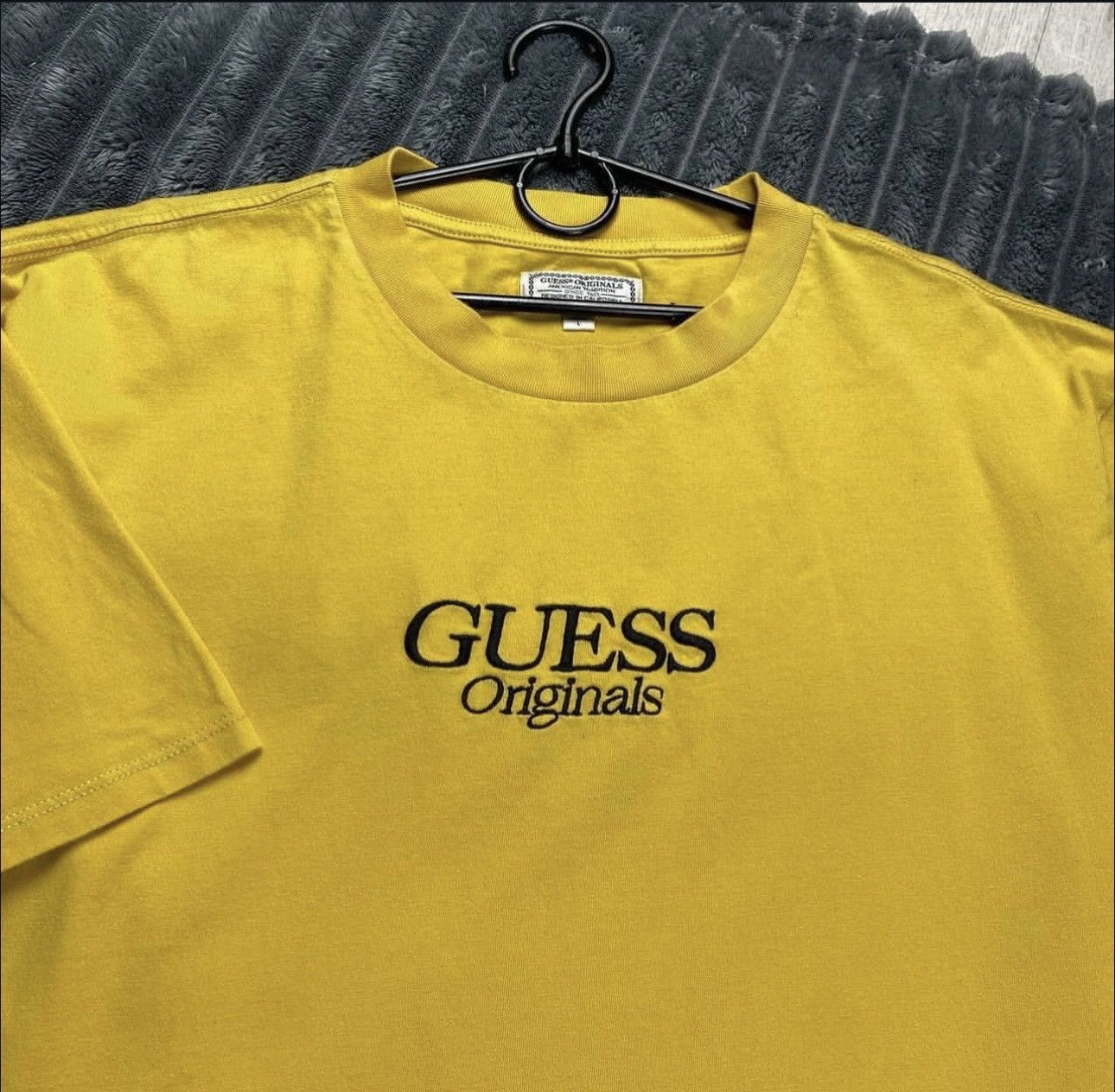 Designer × Guess × Vintage Guess tee t-shirt vintage USA 🇺🇸 style size L Size US L / EU 52-54 / 3 - 4 Thumbnail