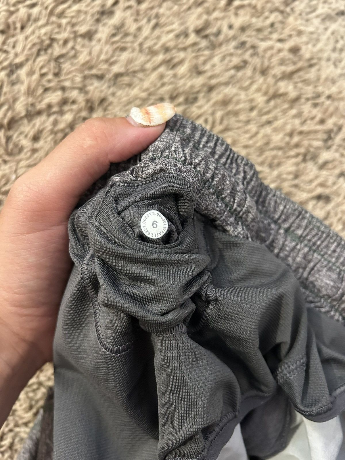 Lululemon lululemon low rise 4” hotty hots- heather gray Size 28" / US 6 / IT 42 - 4 Thumbnail