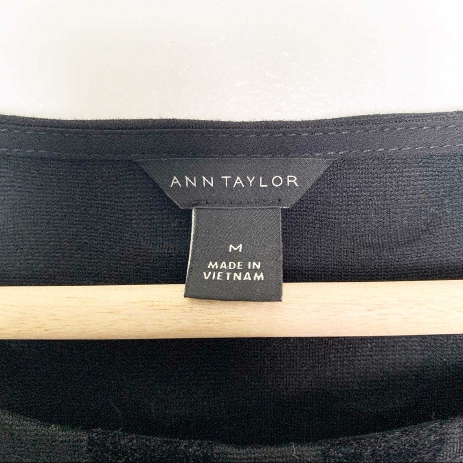 Ann Taylor Black Embossed Polka Dot Flutter Sleeve Women's Size Med Size M / US 6-8 / IT 42-44 - 4 Thumbnail