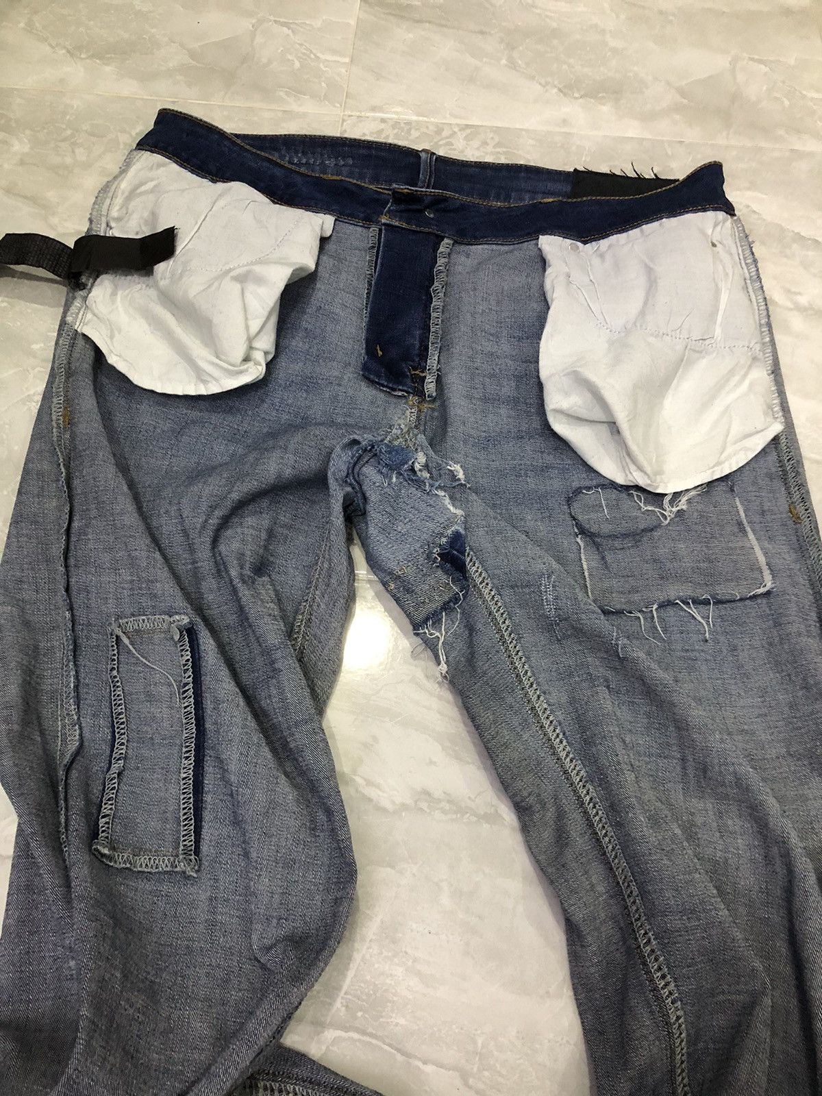 Designer × Kenneth Cole Kenneth Cole New York Distressed Repair Jeans – Size 34 Size US 34 / EU 50 - 13 Thumbnail