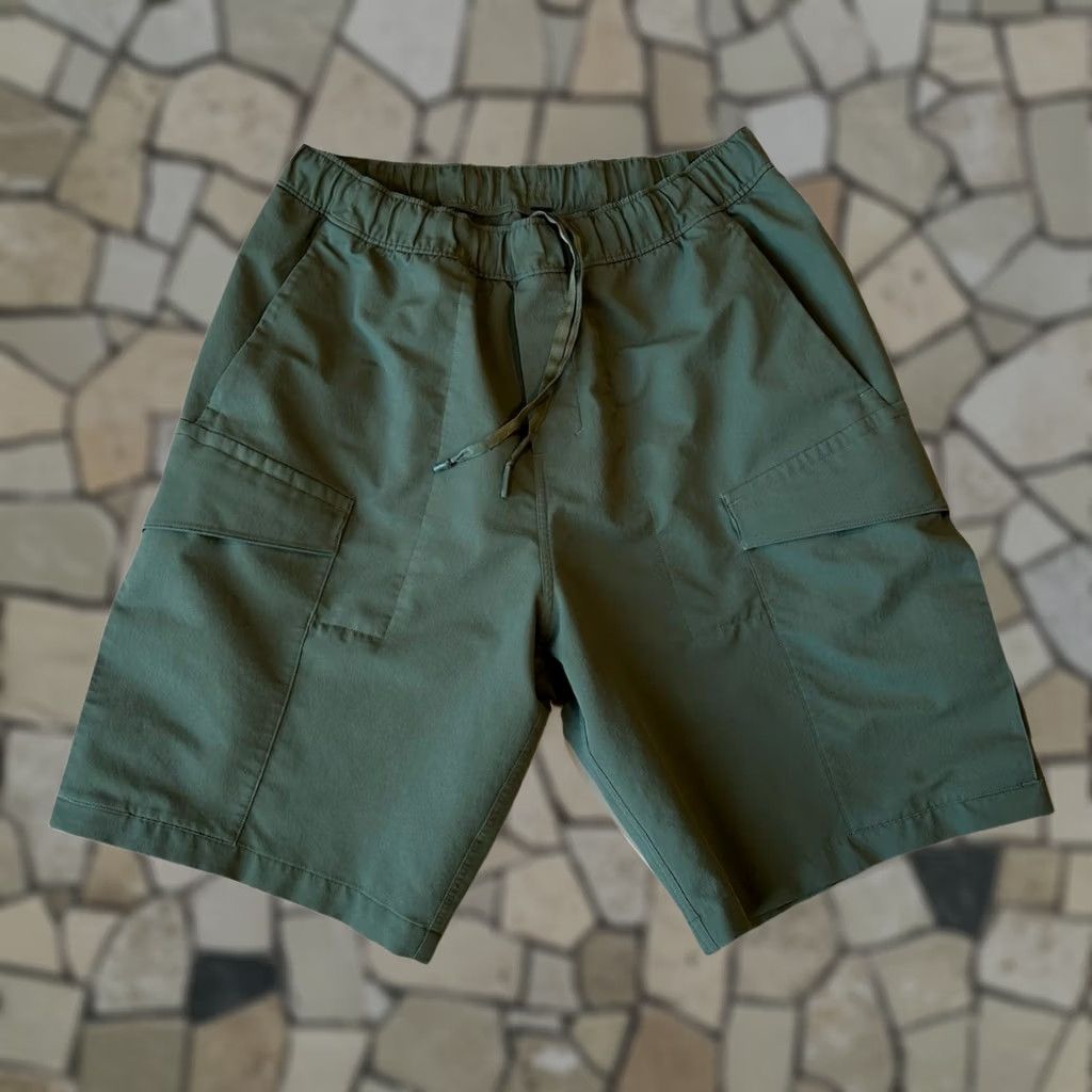 Lululemon Lululemon VersaTwill Cargo Shorts Men 10" Inseam Regular Fit Green Cotton Blended Stretch Pockets Drawstring Athletic Activewear 30-32 Waist Size US 31 - 1 Thumbnail