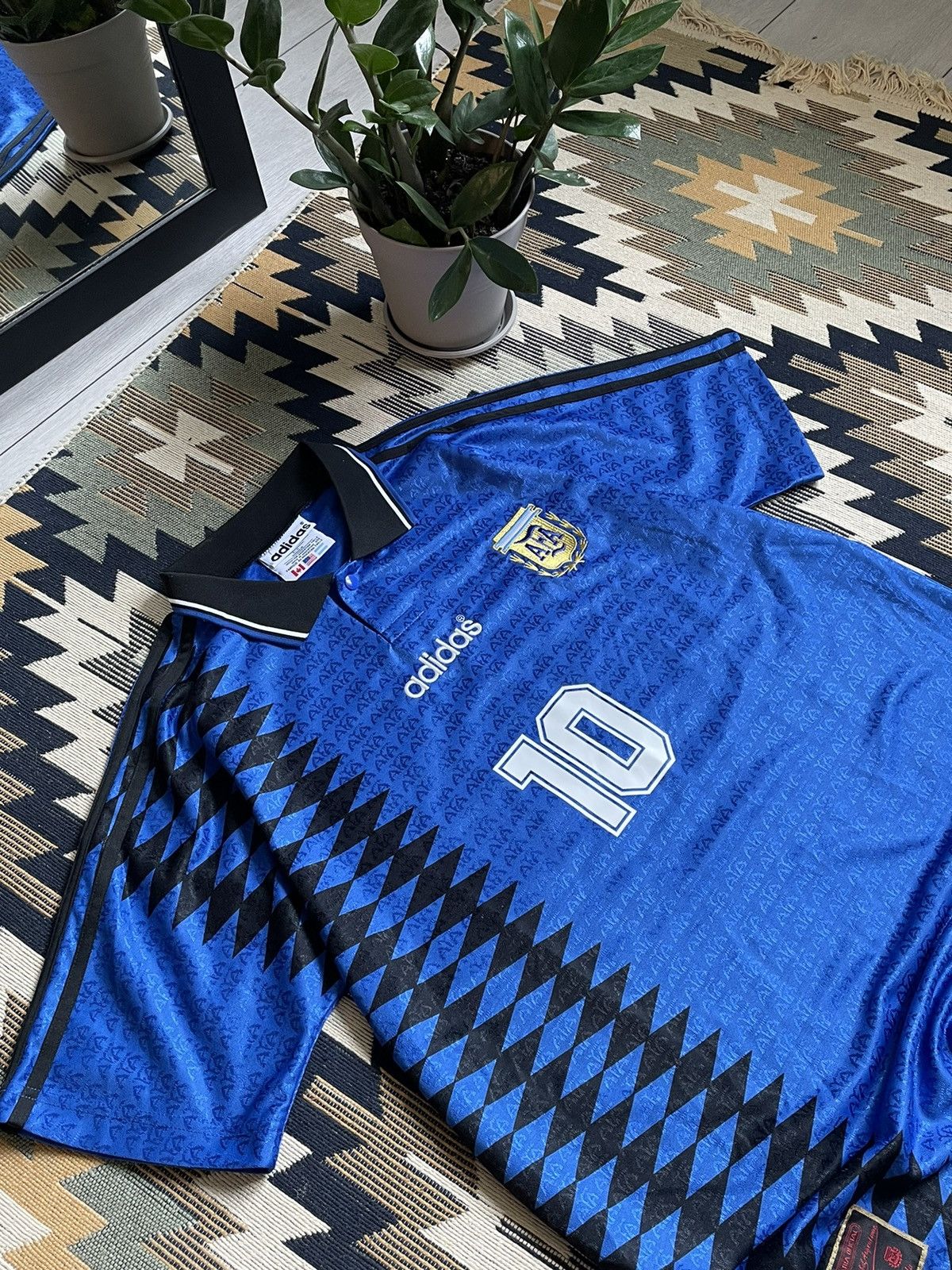 Vintage Vintage Adidas Maradona 10 Argentina 1994 Retro Jersey Size US L / EU 52-54 / 3 - 8 Thumbnail