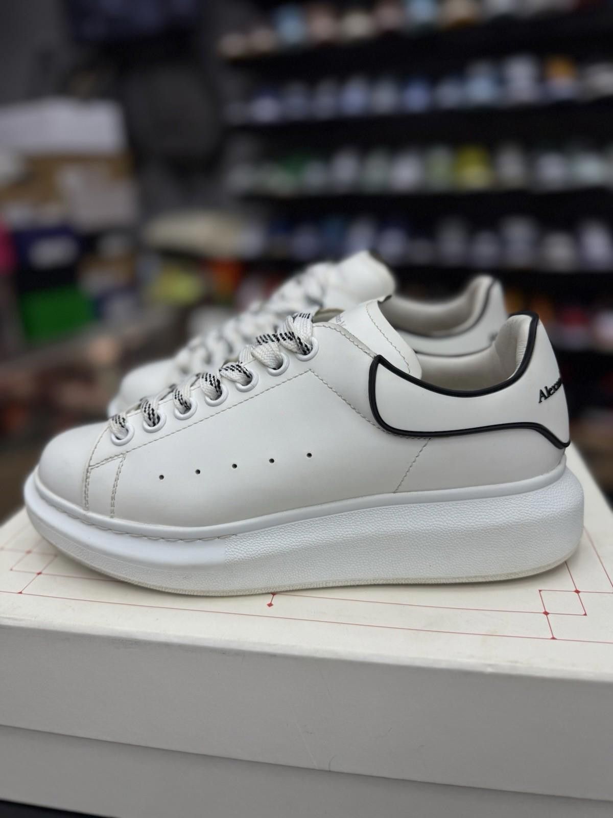 Alexander McQueen Alexander McQueen Women's Oversized Sneakers 38.5EU/8.5US Size US 8.5 / IT 38.5 - 5 Thumbnail
