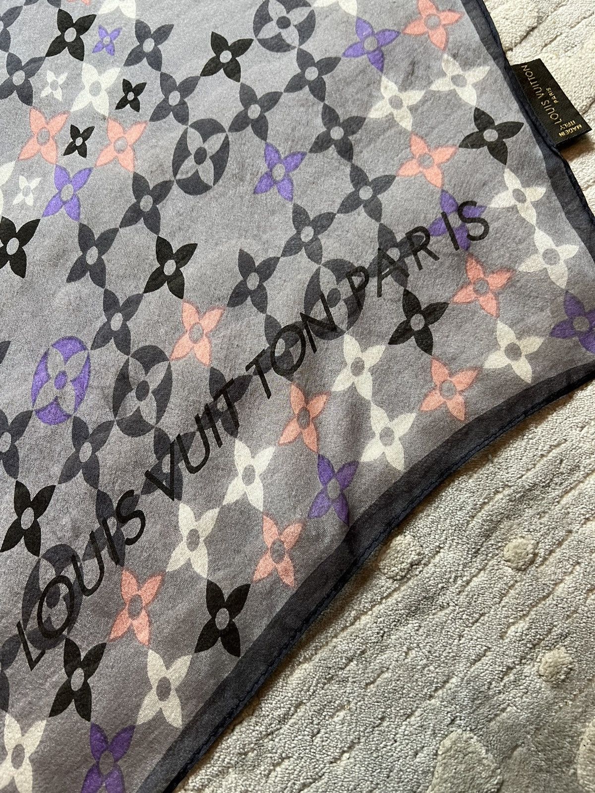 Louis Vuitton Louis Vuitton Paris scarf silk luxury monogram Size ONE SIZE - 2 Thumbnail