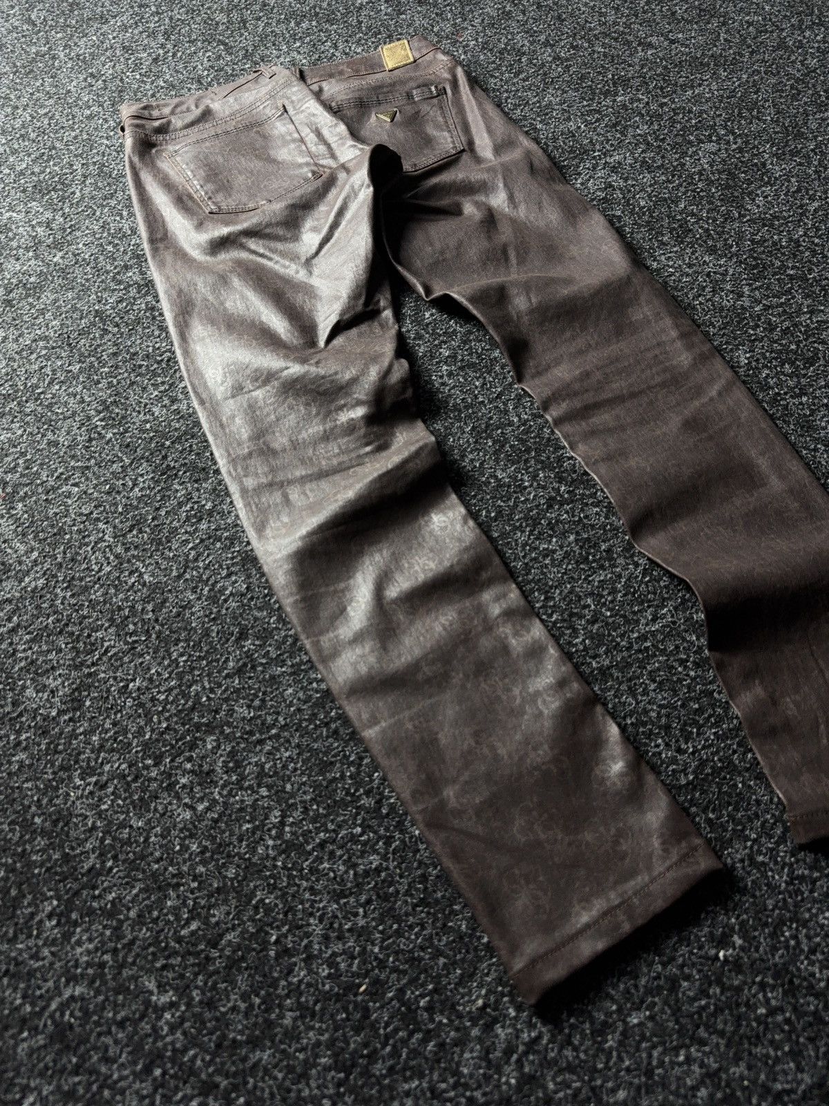 Guess Luxury 00s Guess Monogram Coated Jeans Brown Glossy Finish Size 27" / US 4 / IT 40 - 9 Thumbnail