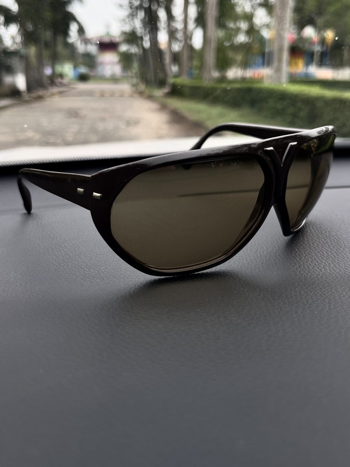 Yves Saint Laurent Yves Saint Laurent Sunglasses Size 30 - 3 Thumbnail