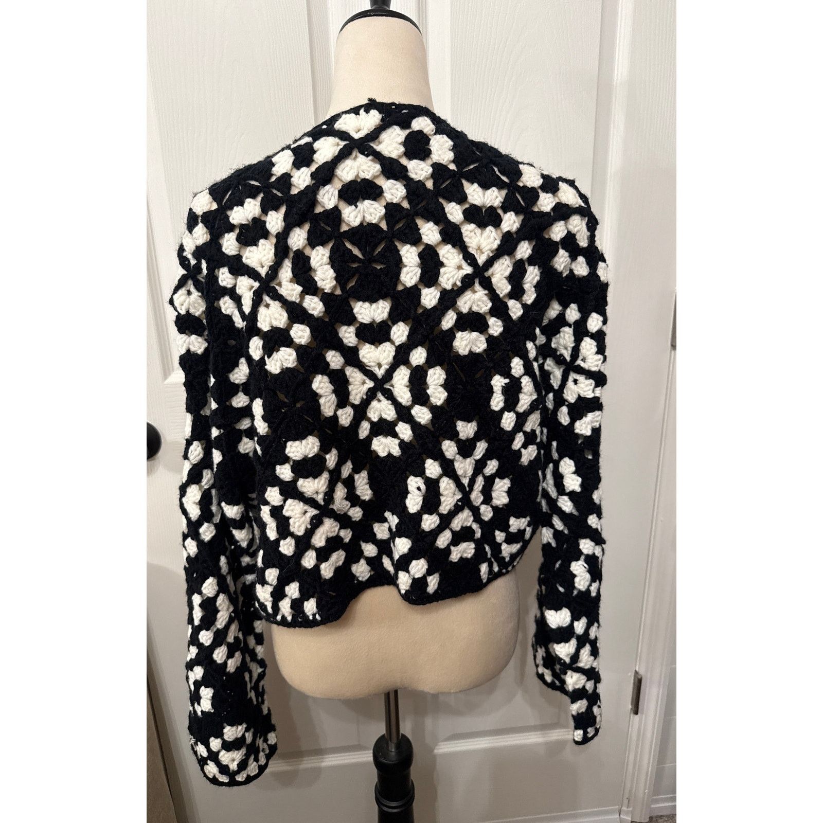 ELAN Elan Kylee Macrame Crochet Cropped Cardigan in Black/White,S Size S / US 4 / IT 40 - 7 Thumbnail