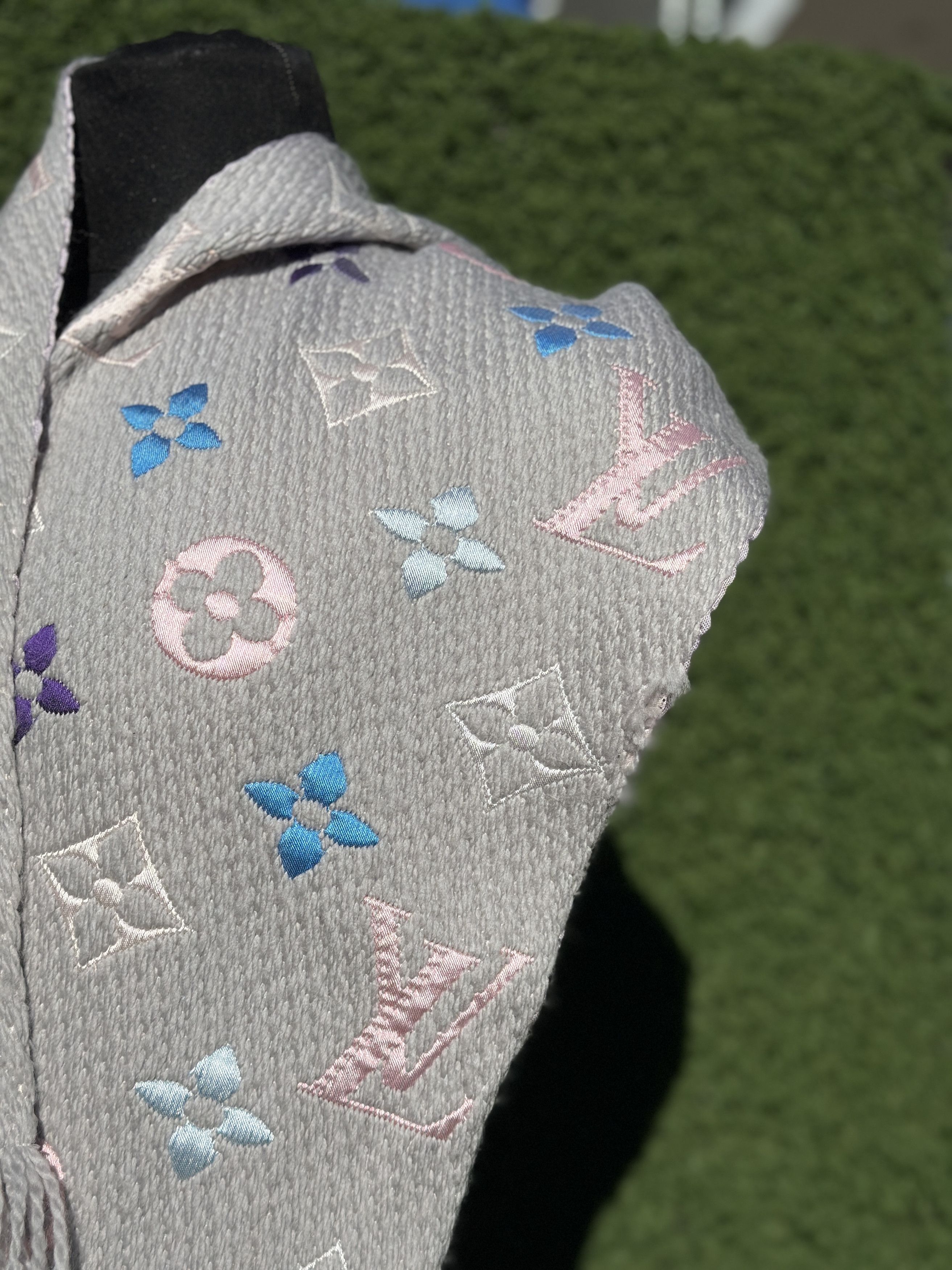 Louis Vuitton Louis Vuitton Monogram Embroidered Wool Silk Scarf Wrap Size ONE SIZE - 6 Thumbnail
