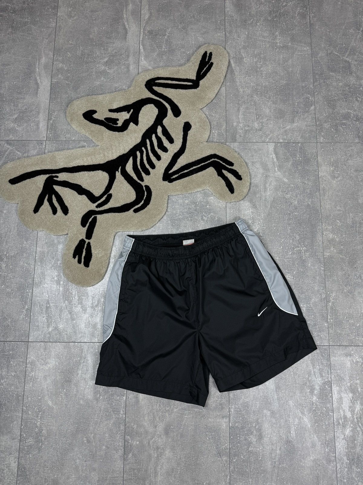 Nike × Vintage Mens Vintage Nike black swoosh nylon shorts drill acg rare Size US 32 / EU 48 - 1 Thumbnail