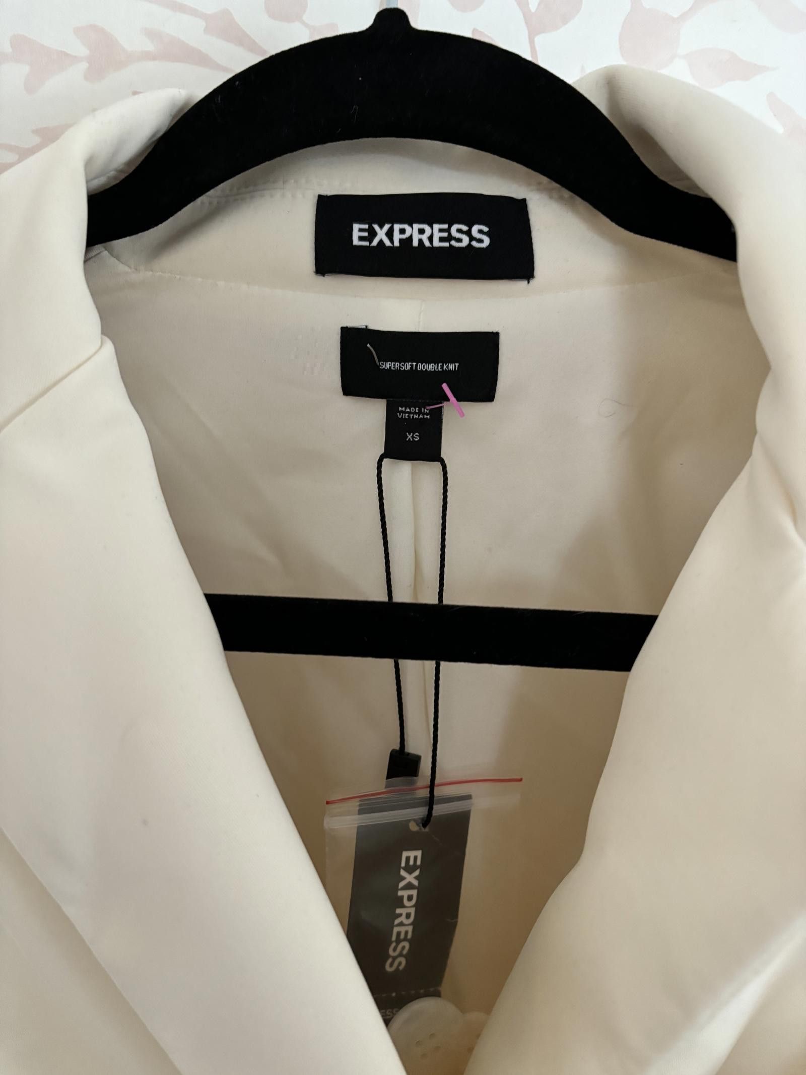 Express NWT Express Women's Double-Breasted Blazer - Ivory Jacket XS Size XS / US 0-2 / IT 36-38 - 2 Thumbnail