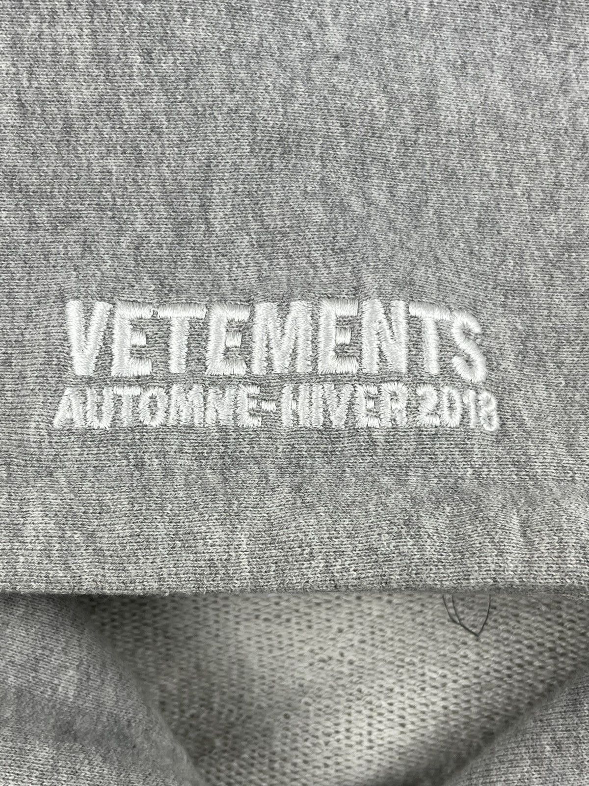 Vetements AW18 Vetements Misplaced Logo Cropped Hoodie Grey Size US S / EU 44-46 / 1 - 4 Thumbnail