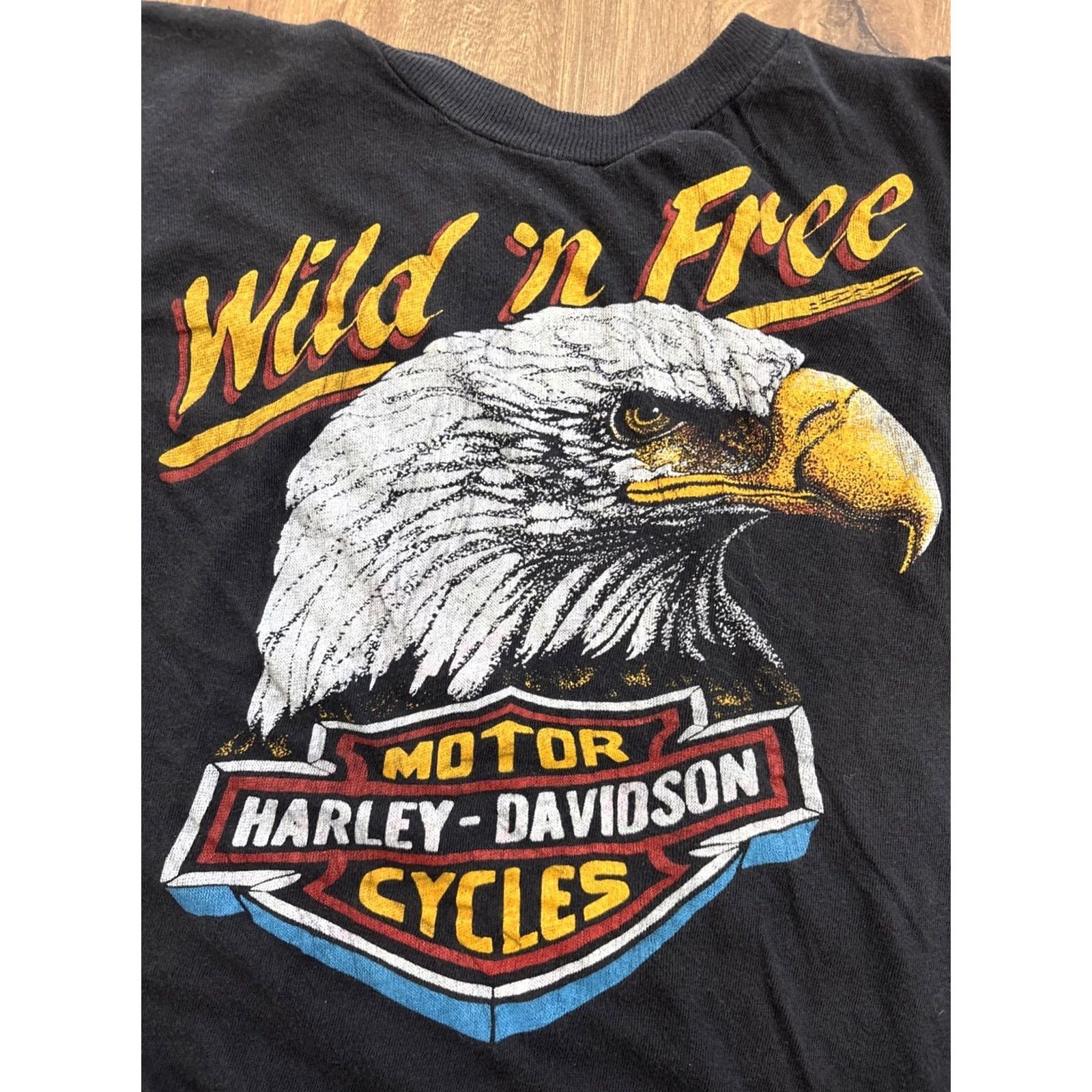 Harley Davidson VINTAGE Harley-Davidson T-Shirt Mens M Black 1985 80s Wild N Free 3D Emblem SINGLE STITCH Eagle Graphic Print Size US M / EU 48-50 / 2 - 2 Thumbnail