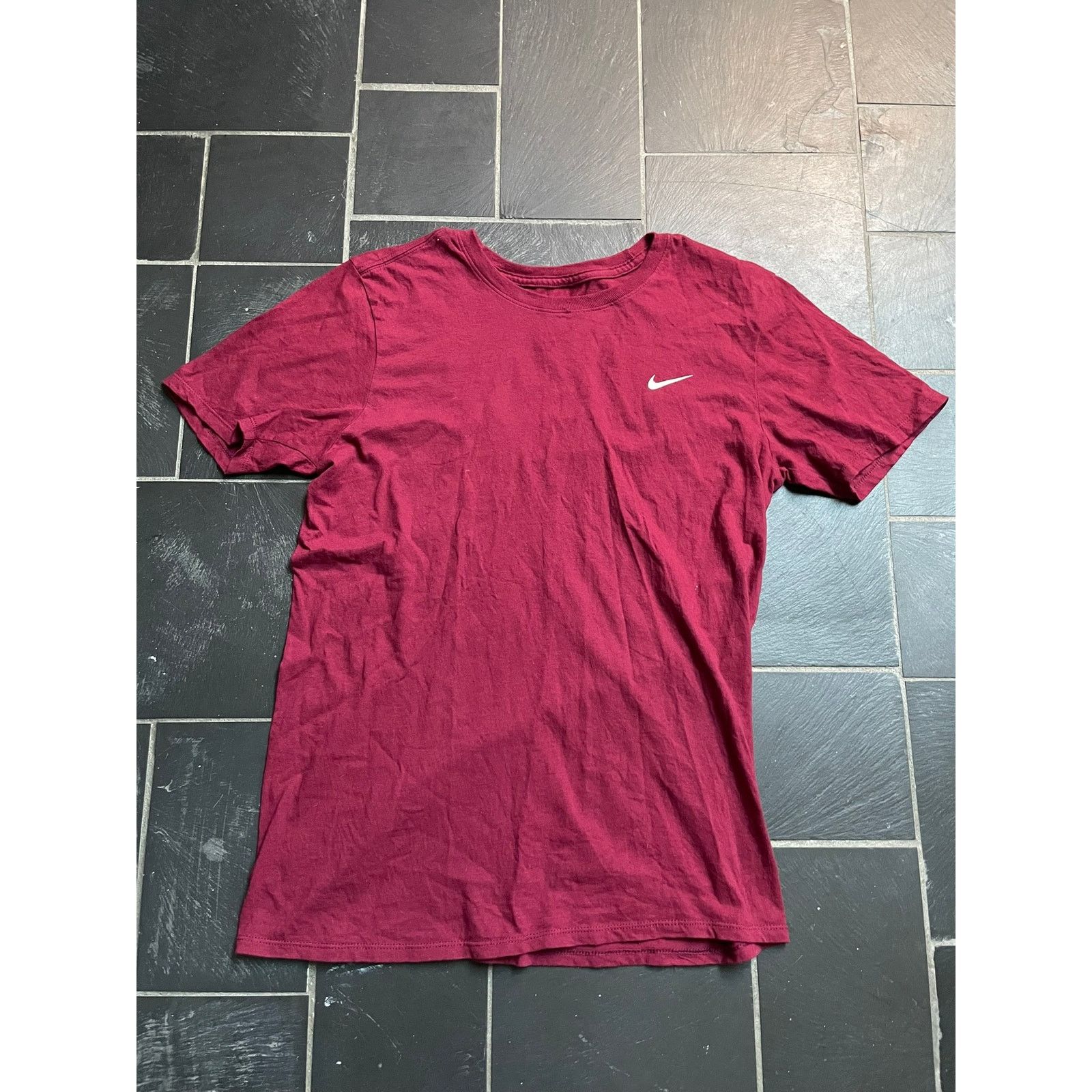Nike Nike Swoosh Logo Tshirt Burgundy Small Size US S / EU 44-46 / 1 - 1 Thumbnail