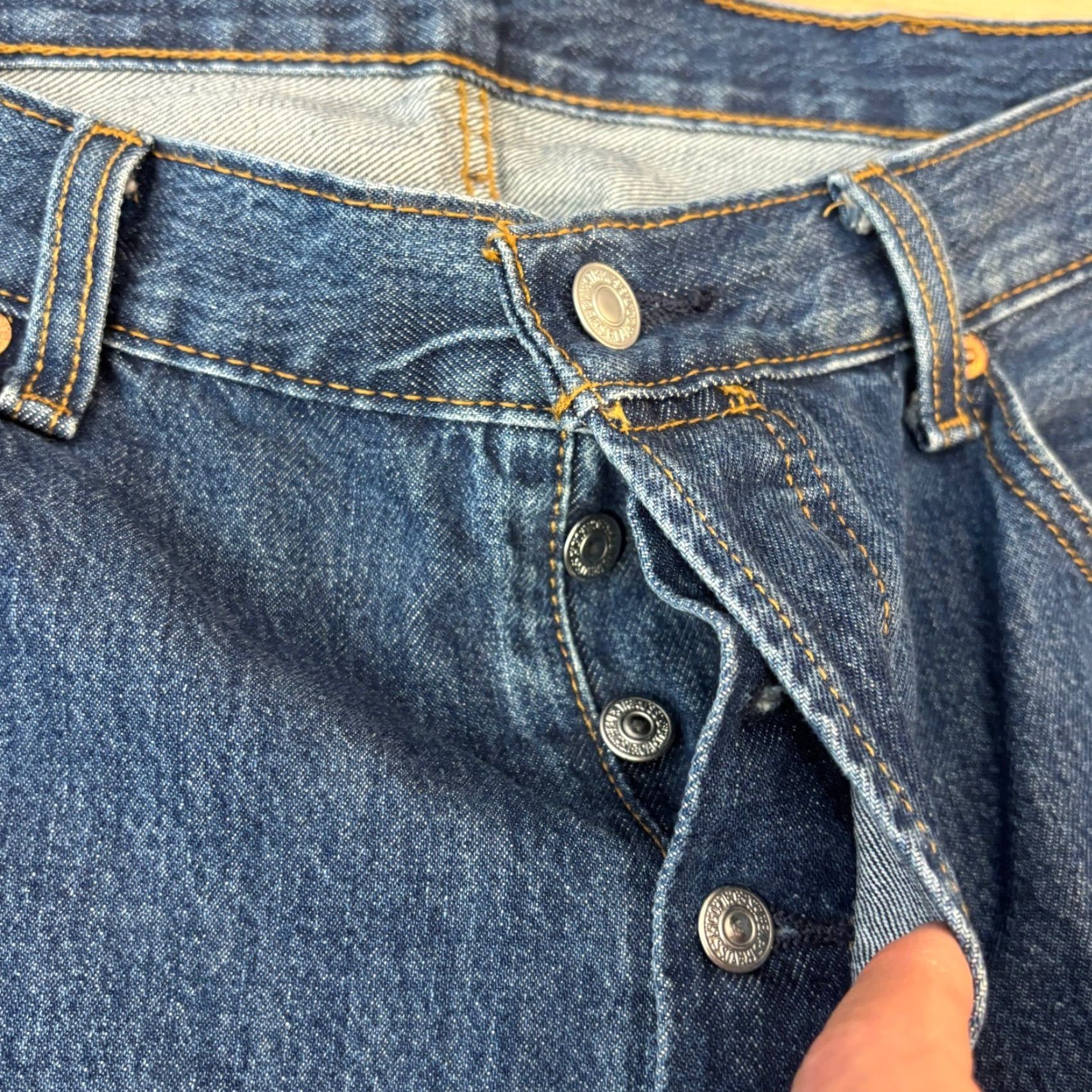 Levi's VINTAGE Levi's 501 Jeans Mens W38 L29 Blue Denim Button Fly Straight Leg Size US 38 / EU 54 - 3 Thumbnail
