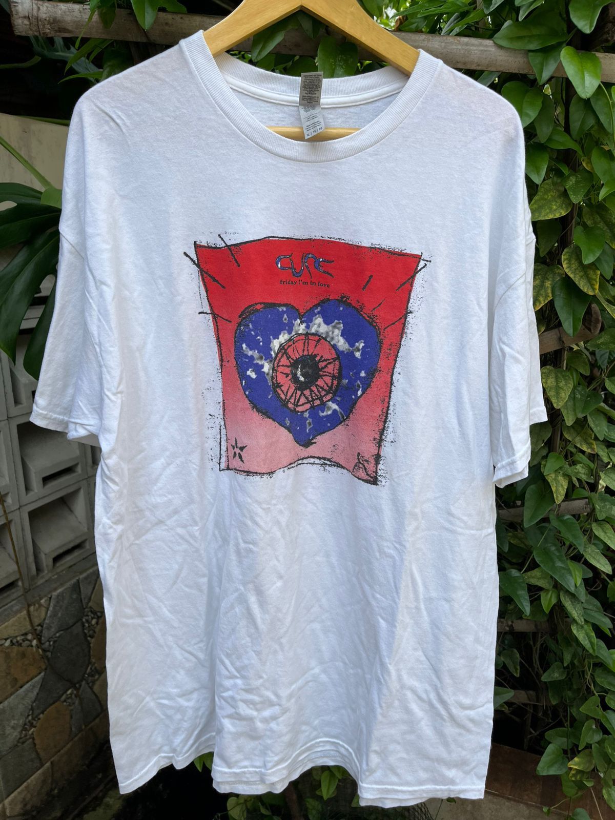 Band Tees VTG Y2K The Cure Friday Im in Love tee tshirt Size US XL / EU 56 / 4 - 1 Thumbnail