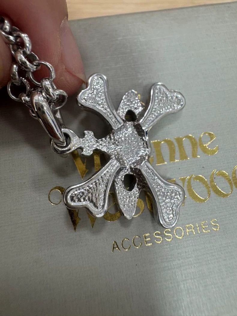 Vivienne Westwood Vivienne Westwood Early medieval skull Saturn full diamond Size ONE SIZE - 3 Thumbnail