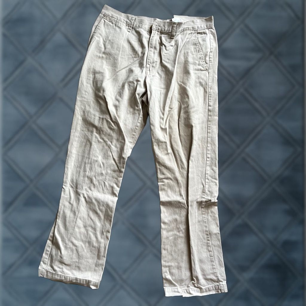 Old Navy Old Navy Classic Khakis Mens Size 34x32 Beige Straight Leg Pants Cotton Size US 34 / EU 50 - 1 Thumbnail