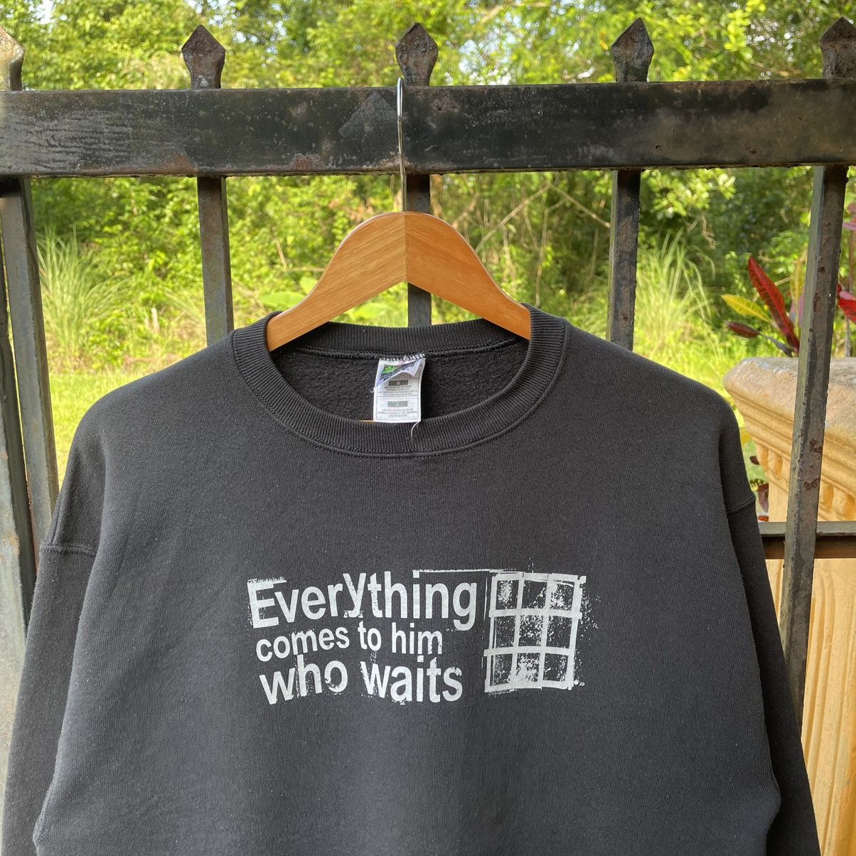 Fruit Of The Loom 🔥Vintage 90s Everything Comes To Him Who Waits Sweatshirts Size US M / EU 48-50 / 2 - 4 Thumbnail