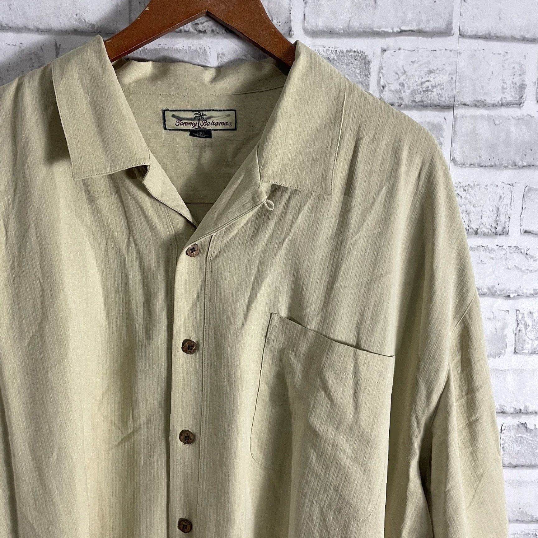 Tommy Bahama VINTAGE Tommy Bahama Shirt Men 2XL Silk Beige Hawaiian Style Button-Up Short Sleeve Size US XXL / EU 58 / 5 - 2 Thumbnail