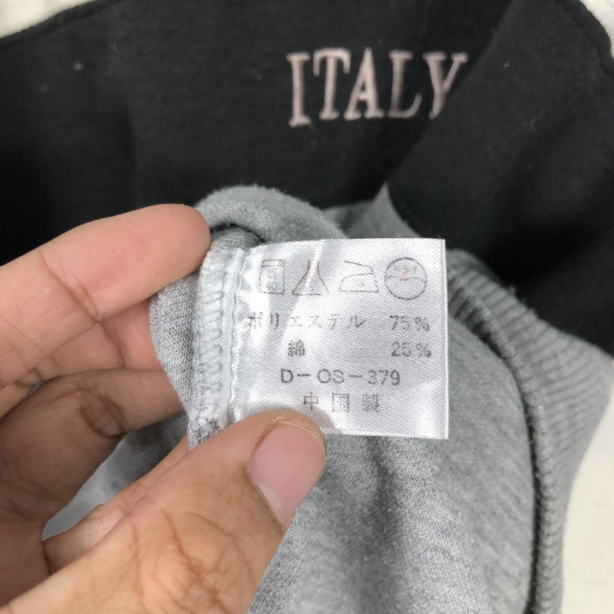 Japanese Brand × Vintage 📌Vintage Sweatshirt Gianni Valentino Italy Big Logo Size US L / EU 52-54 / 3 - 15 Thumbnail