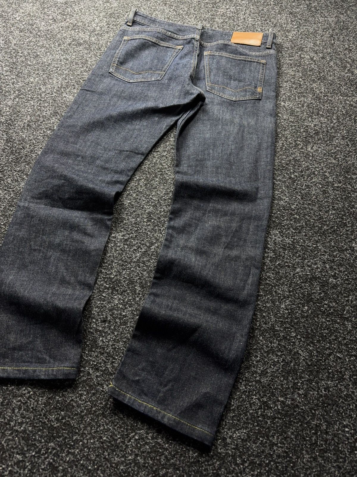 Hugo Boss Luxury 00s Hugo Boss 020 Delaware Slim Fit Dark Blue Jeans Size US 31 - 13 Thumbnail