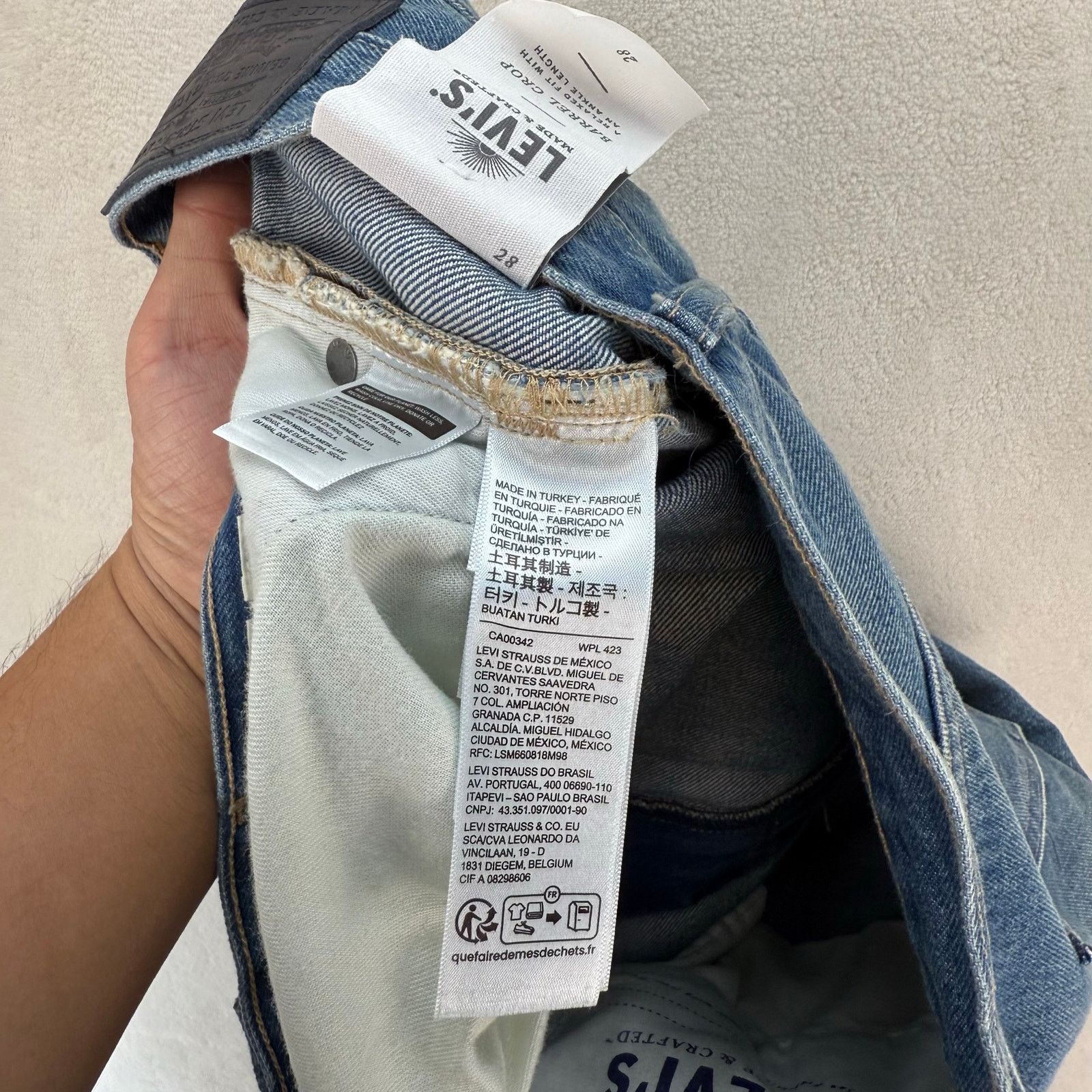Levi's LEVI'S WOMEN'S 28 MADE & CRAFTED LMC BARREL CROPPED PREMIUM Size 28" / US 6 / IT 42 - 10 Thumbnail