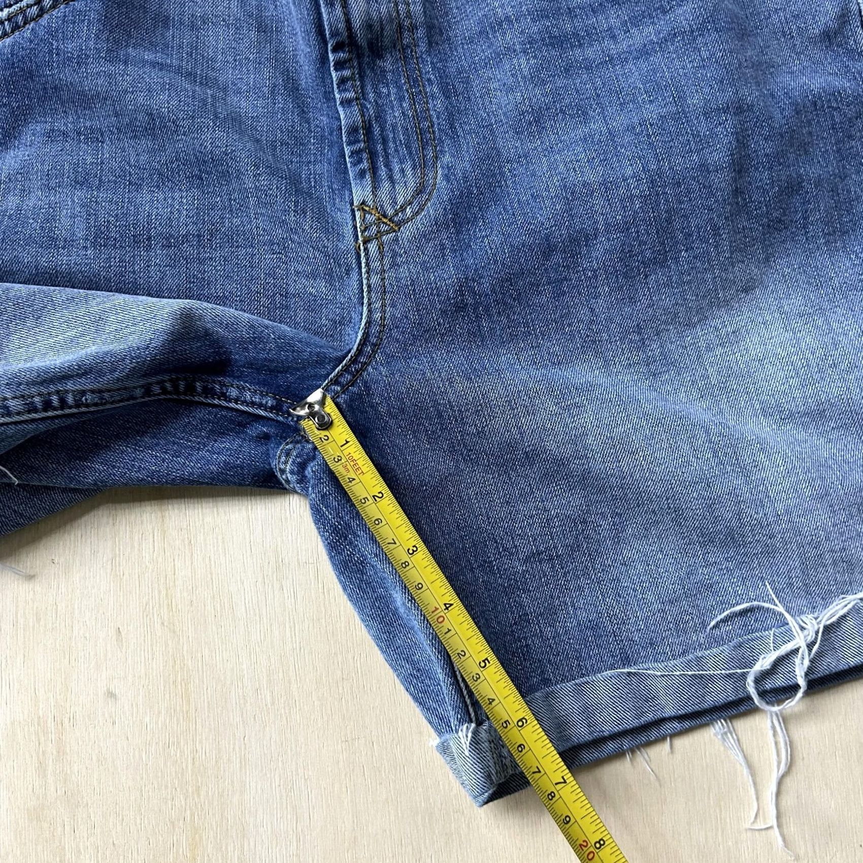 Vintage We The Free Shorts Womens 31" Blue Denim Bermuda Relaxed Cutoff Frayed Hem Size 24" / US 00 / IT 34 - 7 Thumbnail