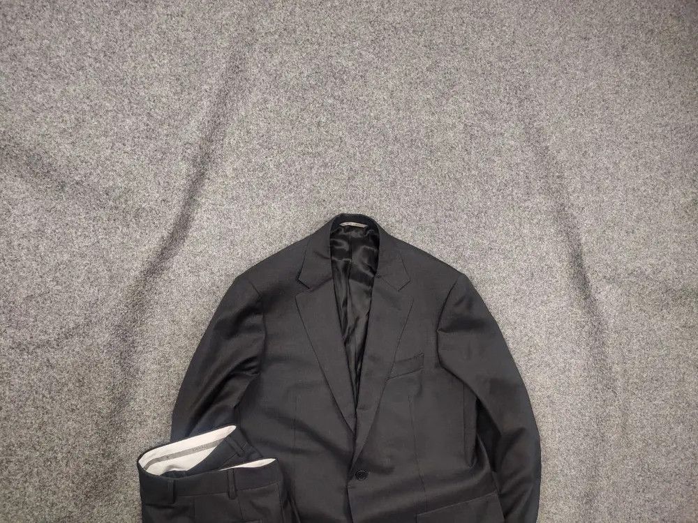 Canali Italy Design 2 button Business Classic Suit Gray wool
