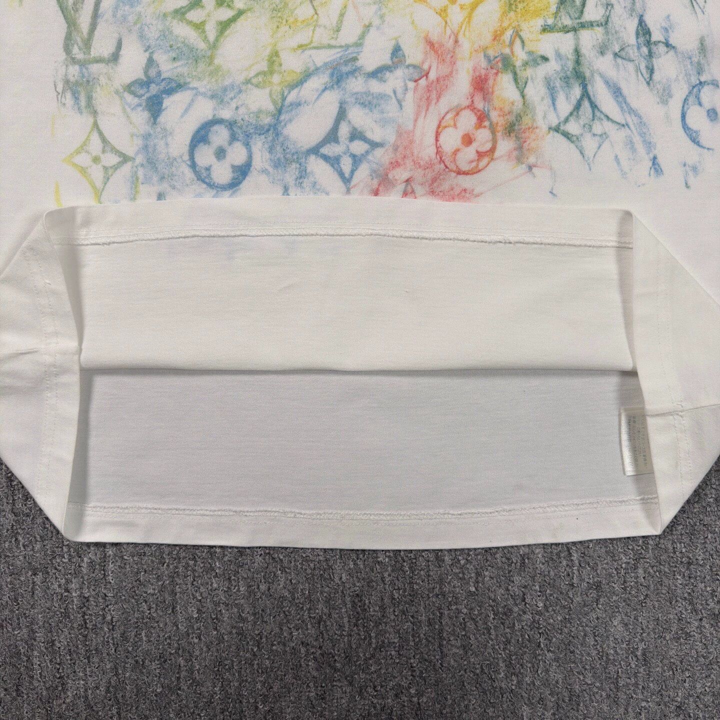 Louis Vuitton Louis Vuitton Crayon All Over Print White T-shirt XL Size US XL / EU 56 / 4 - 7 Thumbnail