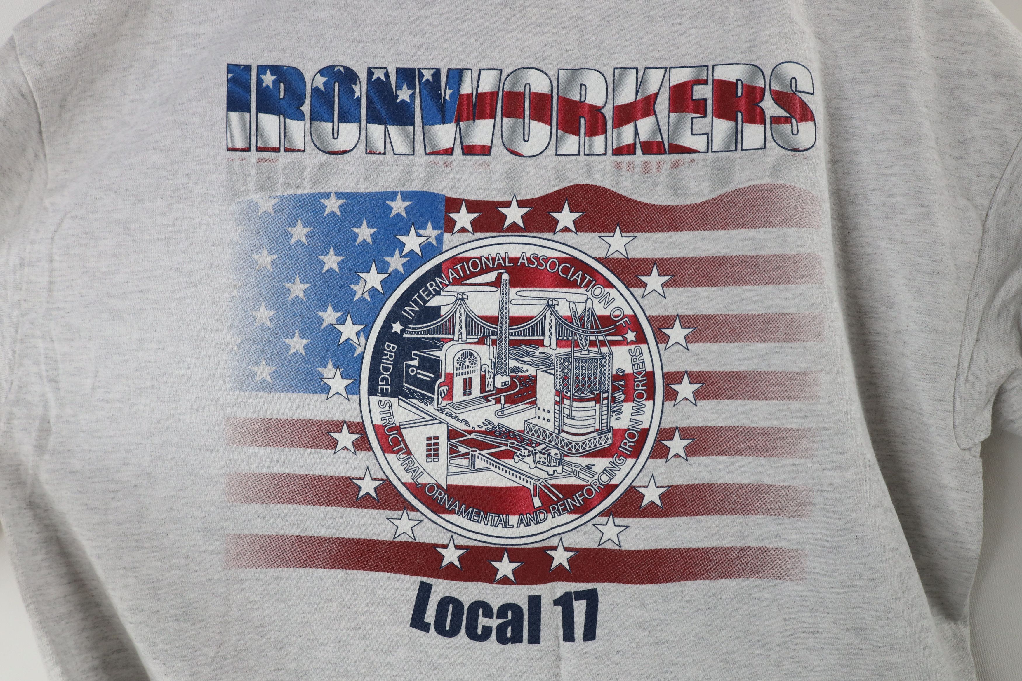 Vintage Vintage 90s Union Made Local 17 Heavyweight T-Shirt USA Size US L / EU 52-54 / 3 - 7 Thumbnail