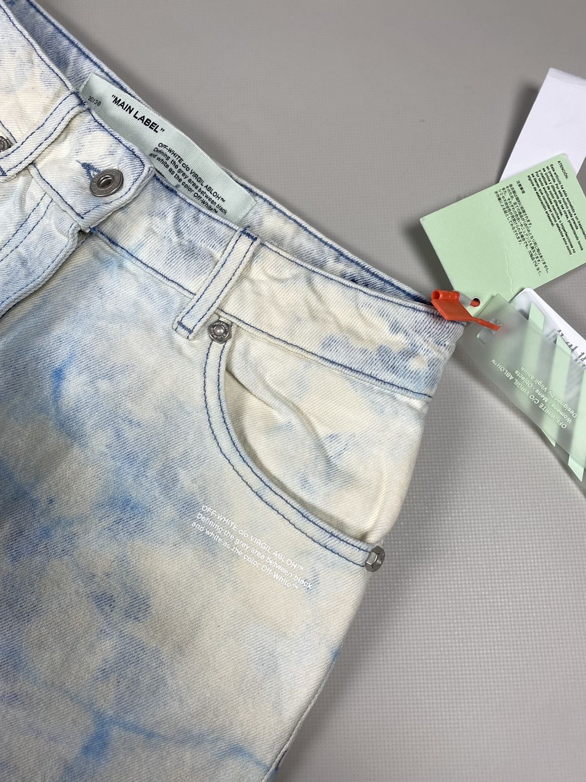 Off-White BNWT! Off-White ladies baggy jeans pants size 26 Size 26" / US 2 / IT 38 - 14 Thumbnail