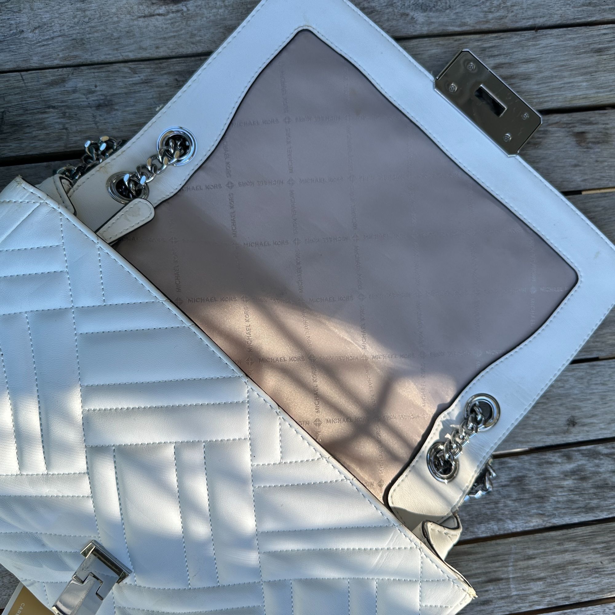 Michael Kors Michael Kors White Quilted Leather Peyton Shoulder Bag Size ONE SIZE - 5 Thumbnail