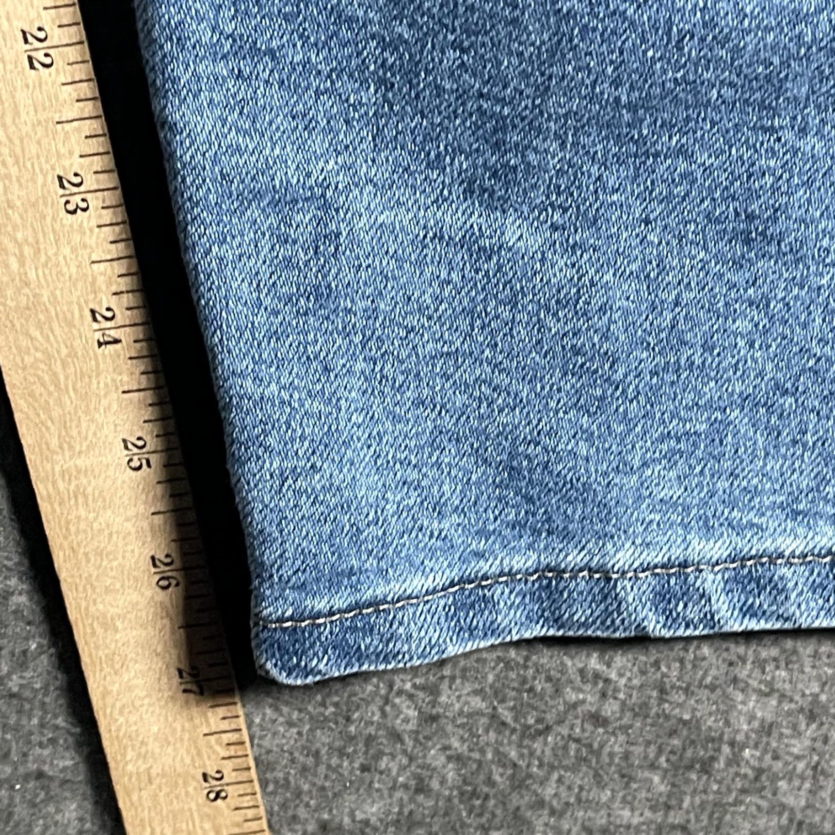 Wrangler Wrangler Jeans Mens 48x28 Blue Medium Wash Relaxed Straight Leg Denim 35005SW Size US 32 / EU 48 - 7 Thumbnail