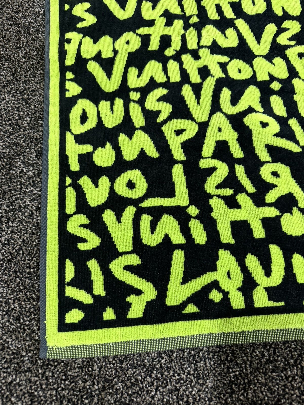 Louis Vuitton × Stephen Sprouse Louis Vuitton x Stephen Sprouse FW08 Graffiti Gym Towel Size ONE SIZE - 2 Thumbnail