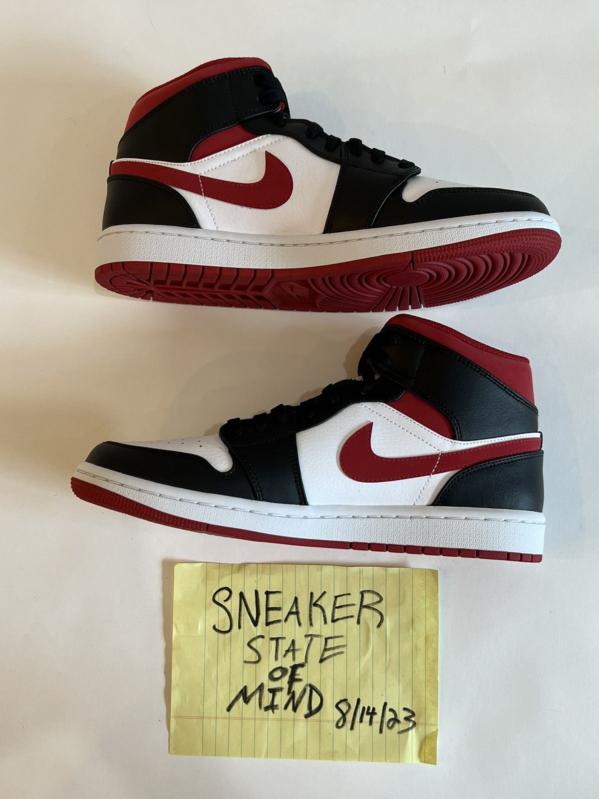 Jordan Brand × Nike BRAND NEW AIR JORDAN 1 MID “GYM RED” SIZE: 9 FAST SHIPPING Size US 9 / EU 42 - 3 Thumbnail