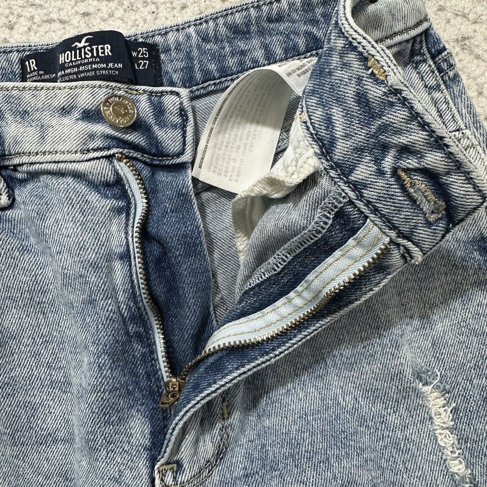 Hollister Hollister Ultra High Rise Mom Jean 25 Blue Distressed Jeans Size 26" / US 2 / IT 38 - 4 Thumbnail