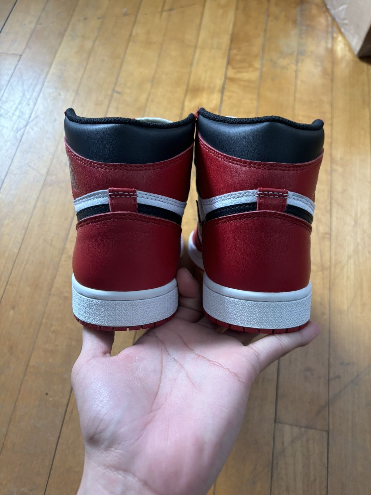 Jordan Brand Air Jordan Retro 1 Chicago (2015) Mens Size 7.5 Size US 7.5 / EU 40-41 - 5 Thumbnail