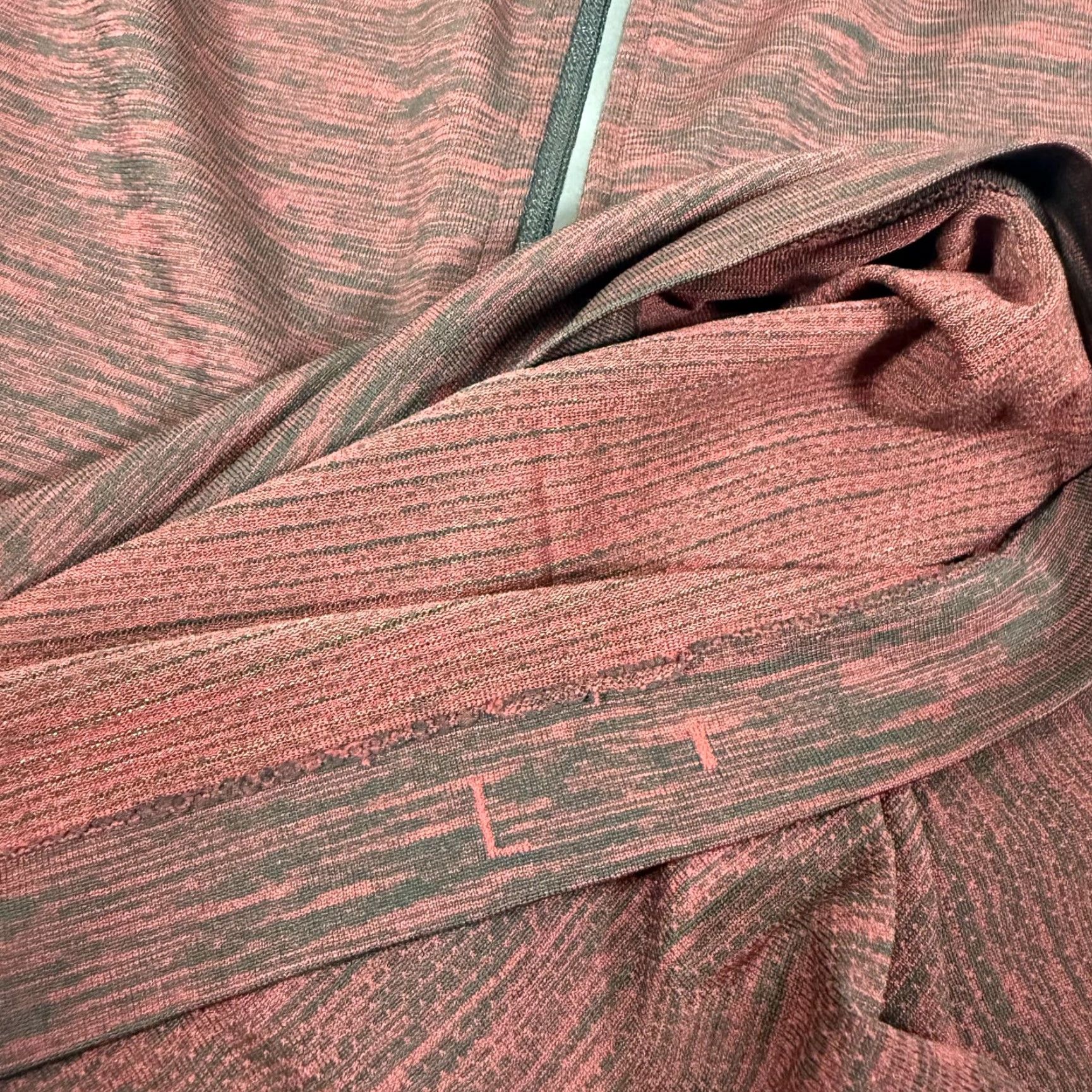 Lululemon Lululemon Mens Shirt Large Red Black Metal Vent Tech 1/4 Zip Long Sleeve Raglan Mock Neck Reflective Logo Size US L / EU 52-54 / 3 - 7 Thumbnail