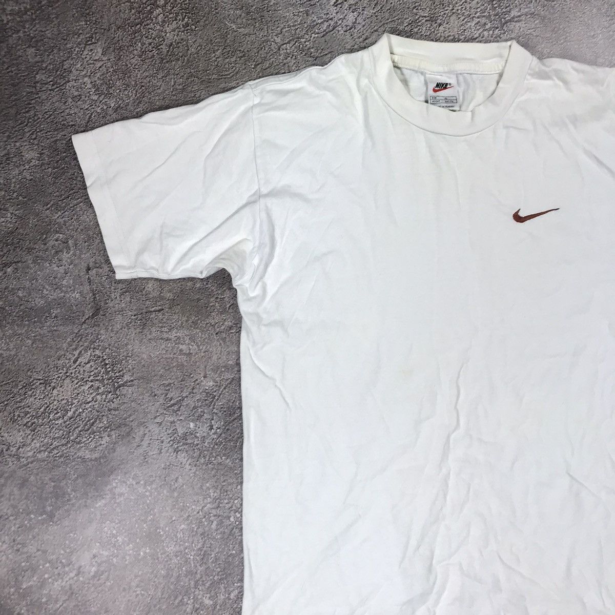 Vintage Vintage 90s Nike Swoosh Tee Sun Faded Streetwear Slim XL Size US XL / EU 56 / 4 - 4 Thumbnail