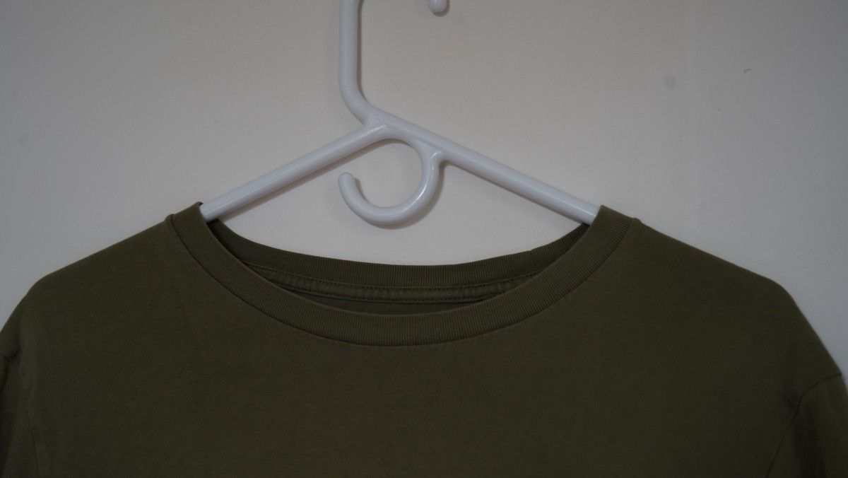 Kaws × Uniqlo Green Kaws x Uniqlo Army Tee Size US L / EU 52-54 / 3 - 6 Thumbnail
